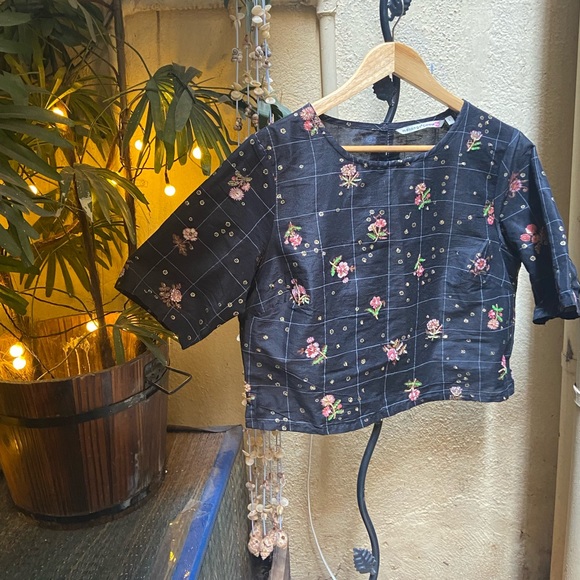 Melange Tops. Size- L - Picture 4 of 10